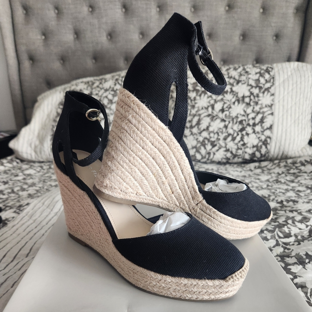 Womens shoes (Brand new, never worn)